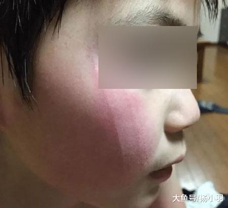 小男子汉撸猫被挠反而越挫越勇，“顾头不顾尾”的防范措施令人笑哭
