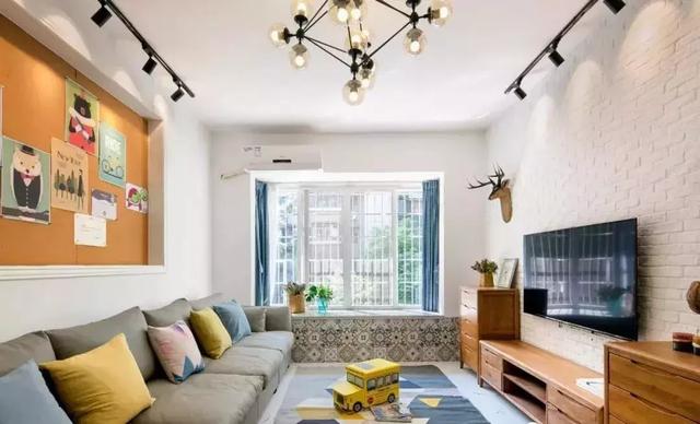 101㎡挤出4室2厅，阳台改厨房太实用