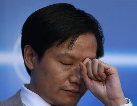 小米电视“歪七八扭”，售后称正常现象，网友：你家电视长这样？