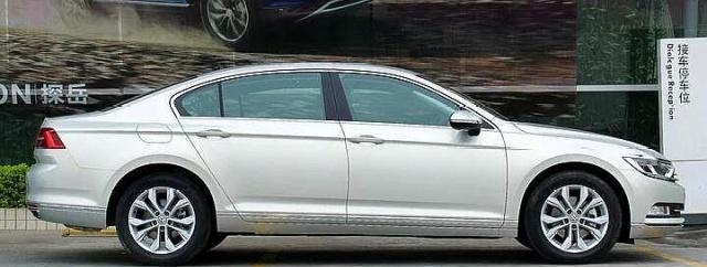 本田大众的斗争!雅阁和迈腾选谁好?车主:看保养费就知道选谁了