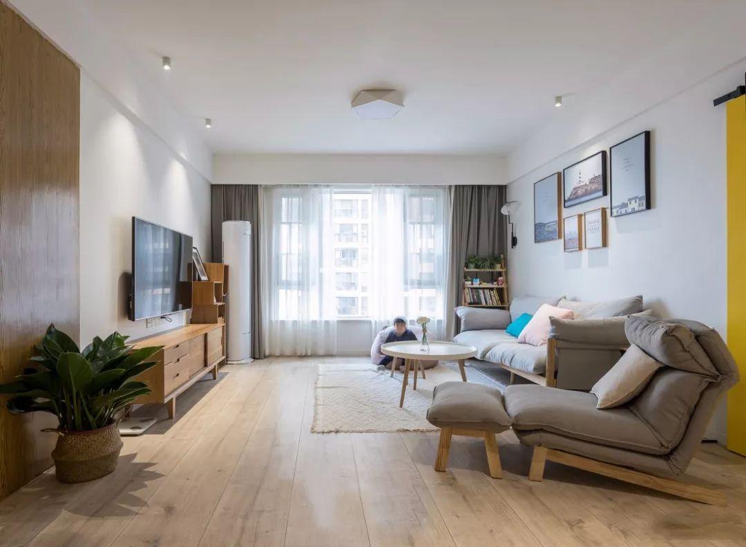 客厅装吸顶灯，虽然简单，却更实用！