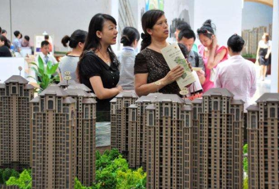 100万的房子和100万的现金，十年后那个更值钱？答案不敢信