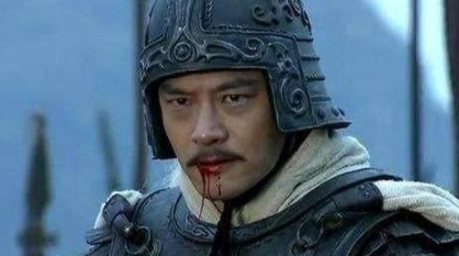 诸葛亮草船借箭，为何曹操白白浪费十万支，都没想到用一支火箭？