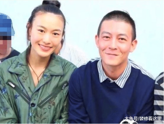 这位明星的卫生间设计真开放，墙壁都是透明的，大家能猜到是谁吗