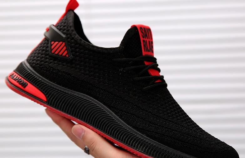 日本人来中国后狂买“跑步鞋”，买到断货，日本游客：带回国可长脸了！