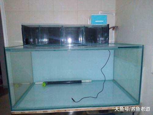 觀賞魚缸的上部過濾能把多重溢流和滴流相結合，效果會更好！