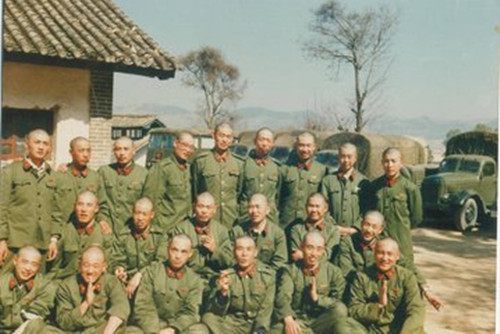 越军为了招降解放军，许诺给他六个老婆，结果成就一桩美事