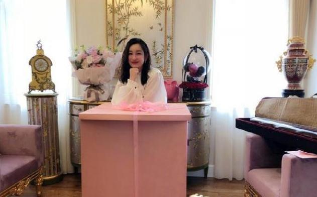 晒秦海璐现实的豪宅，高跟鞋多到鞋柜放不下，在家地位不是一般高