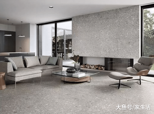 越来越多人地面铺这种石材，比瓷砖实用多了，地面不积水又好看