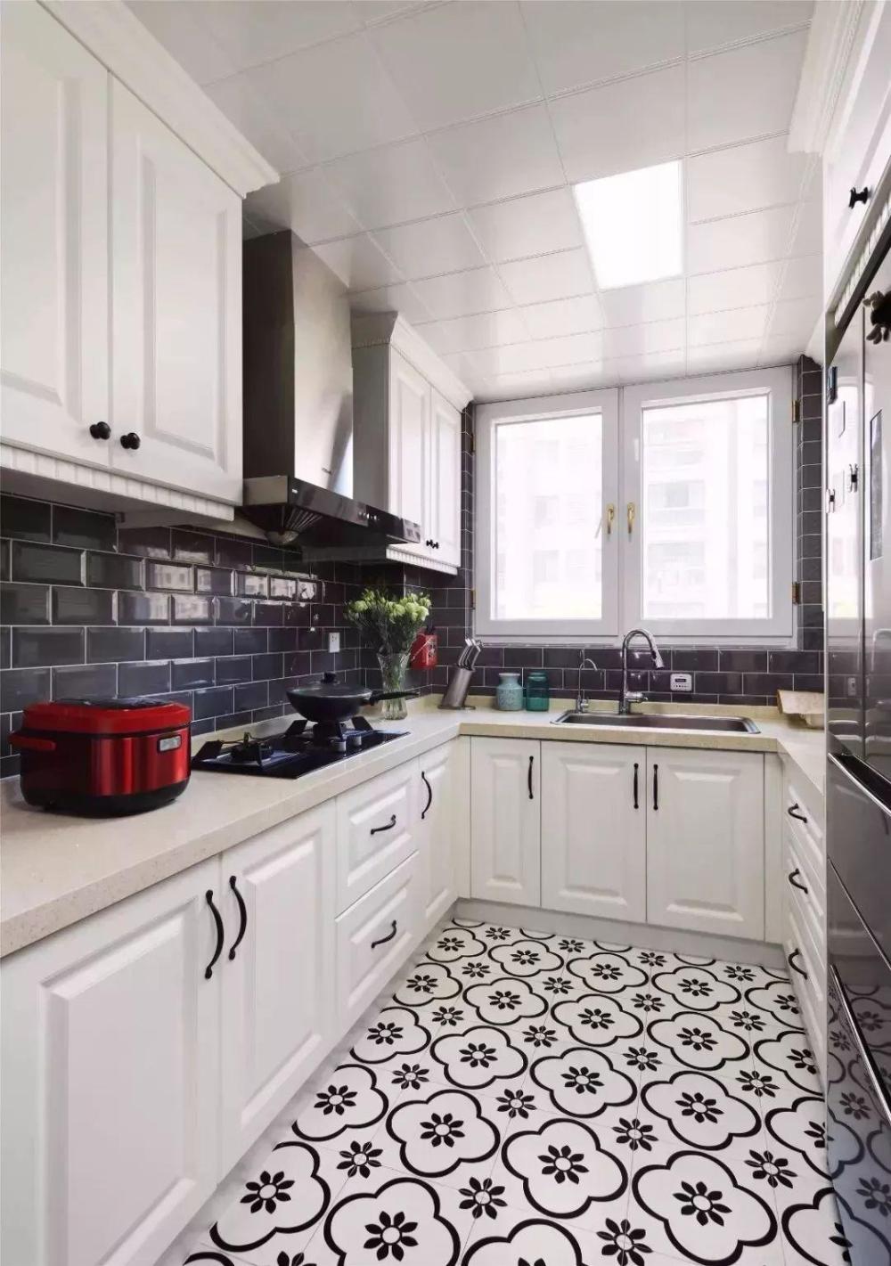 厨房安装白色橱柜就是大气, 难怪这么流行!