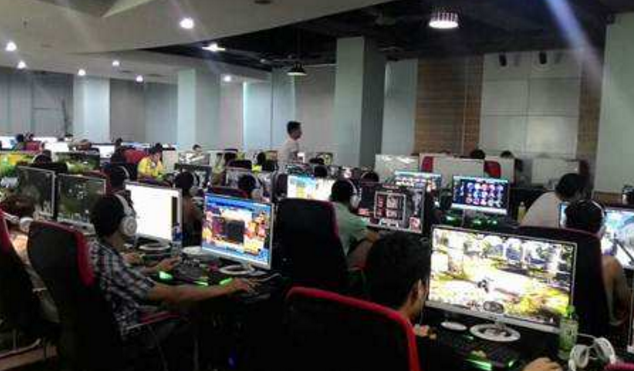 丈夫发现保险柜没人动却无缘无故少了11万，警察调查后结果尴尬了