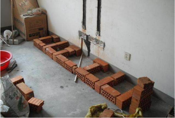 老爹硬要给我砌个水泥电视柜，完工后我服了，心里也不知是啥滋味！