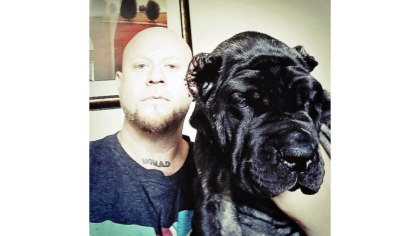 世界上最大的小狗已经1.8米高，仍然在生长