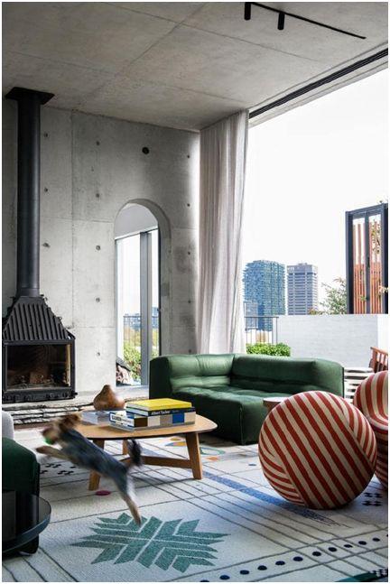 Nicole England|居民的狗和房子