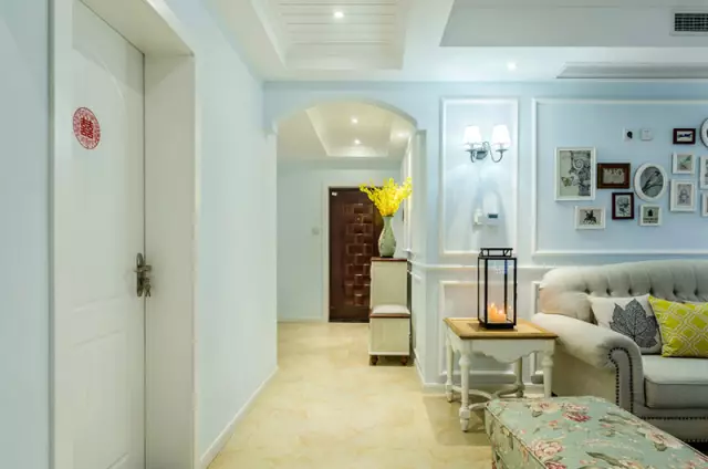 124平的现代美式风三居室，清新的色调带来舒适感