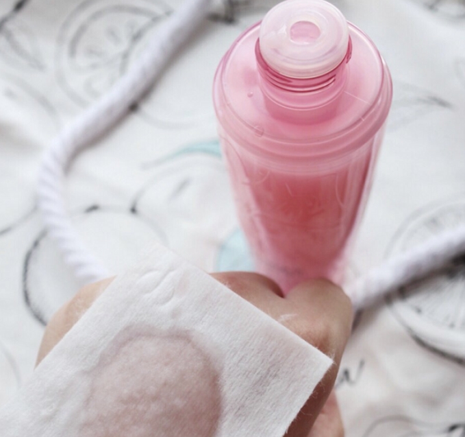 抖音最火的“38元兰蔻粉水”，却因太廉价被嘲笑，网友：错过十几年