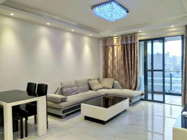 98平的小两房，老婆装修花费12万元，大阳台天天可以晒太阳！