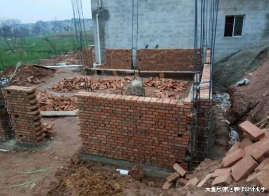 路边花27万建三层小洋房，一层牛棚、二层门面店铺、三层居住