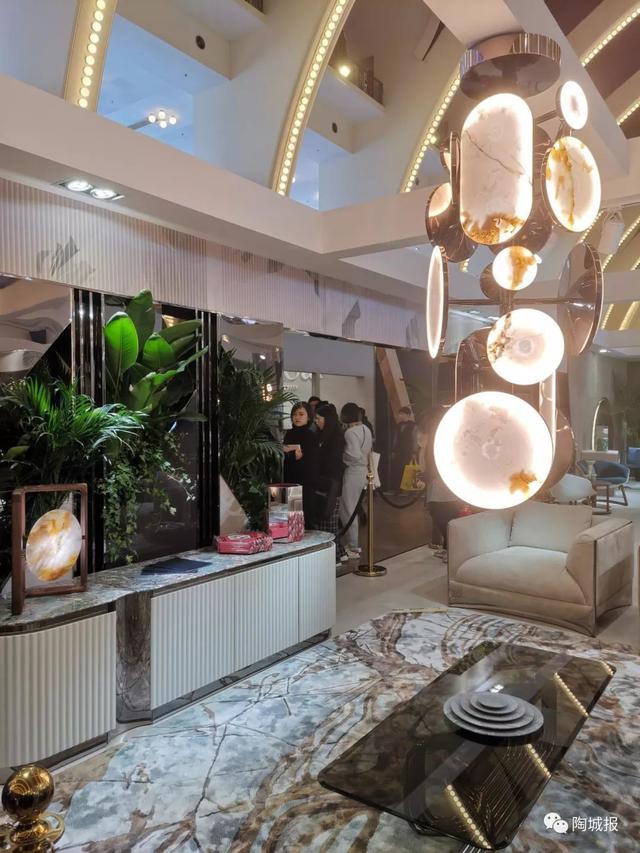 大板瓷砖迎爆发期：山东将增加5条大板线，上海展岩板应用受追捧