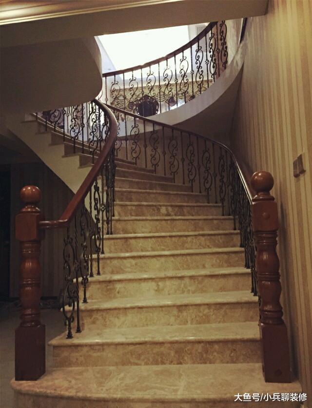 晒晒我家花200万装修的别墅，光卧室就60平，大家觉得咋样？