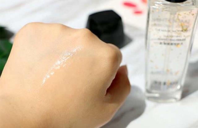 一线女星说漏嘴：国内“魔鬼级”隔离霜，一抹30秒变水光肌，网友：心机