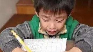 后妈把儿子当狗养，长大后离家，后妈生大病，儿子回来了