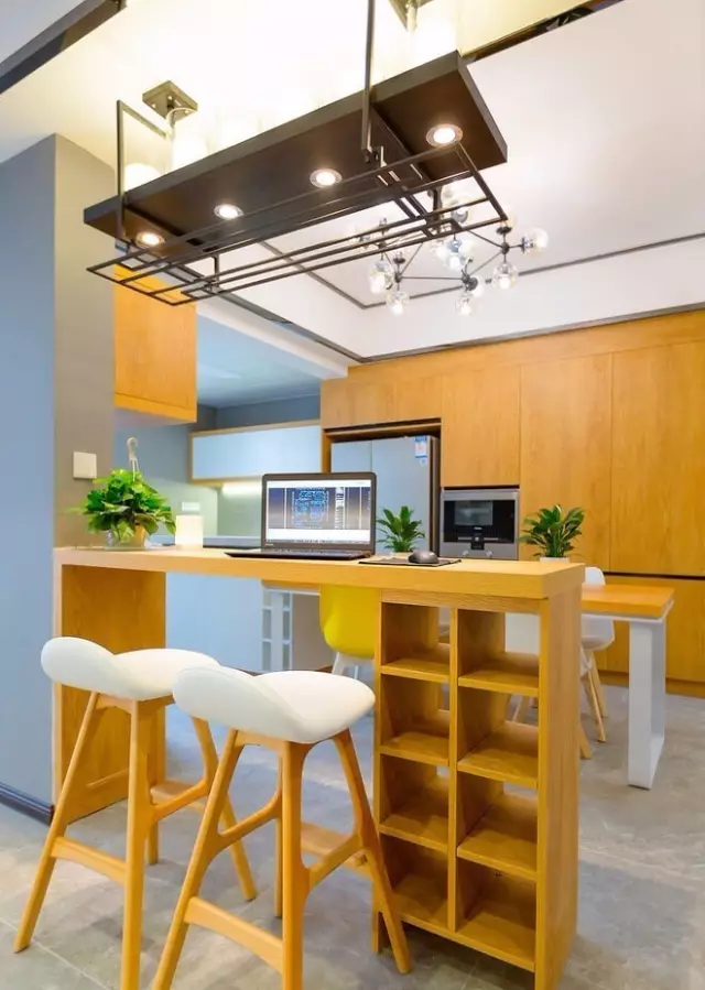 用吧台来做隔断，让你的家变得更有情调一些吧！