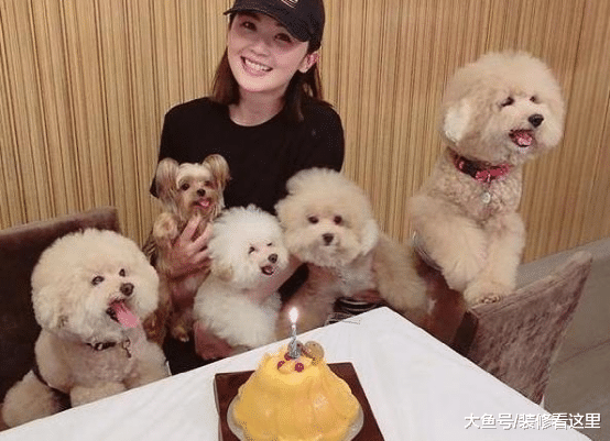 蔡卓妍居住环境公开，内部装修温馨，但是厨房这么乱都不收拾一下