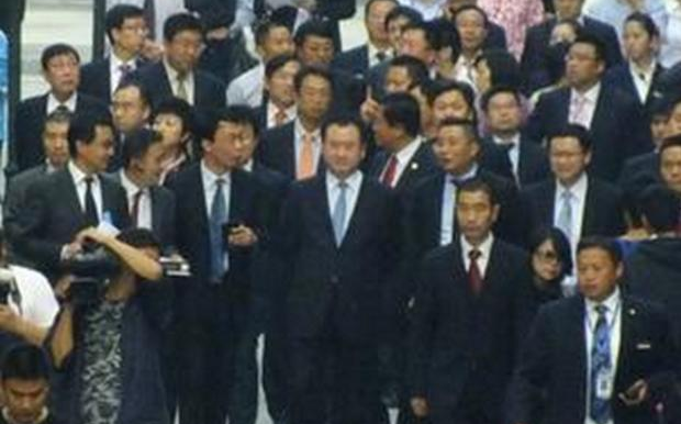 看看王健林的出行排场, 再看看马云, 就知道两人区别在哪了