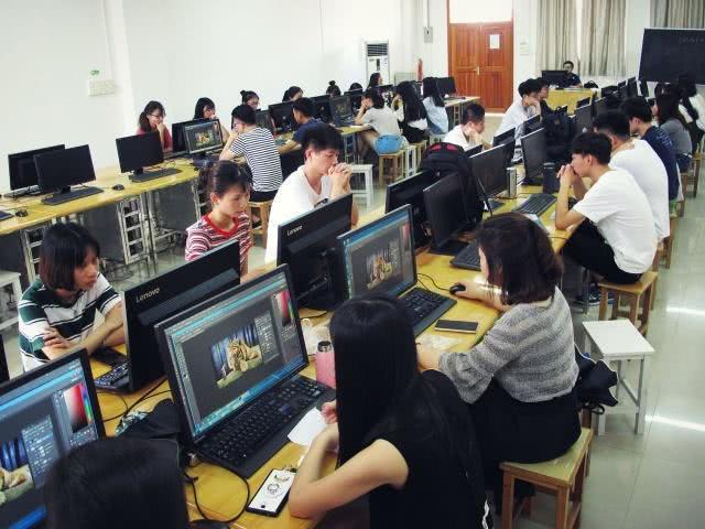 大学挑选专业，这2门最烧脑，网友：专业选的好，天天是高考