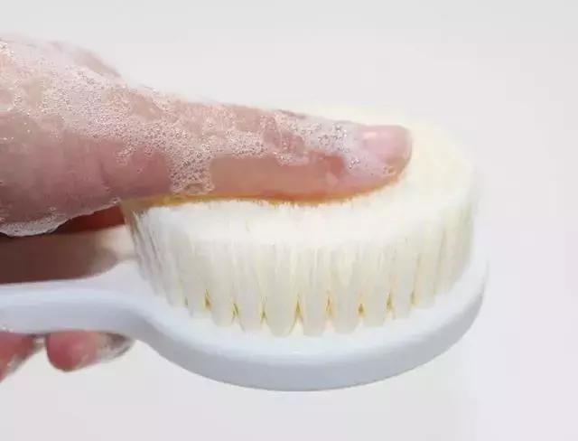 日本人发明的变态毛浴刷，有149株尼龙植毛，让你360°洗掉死皮