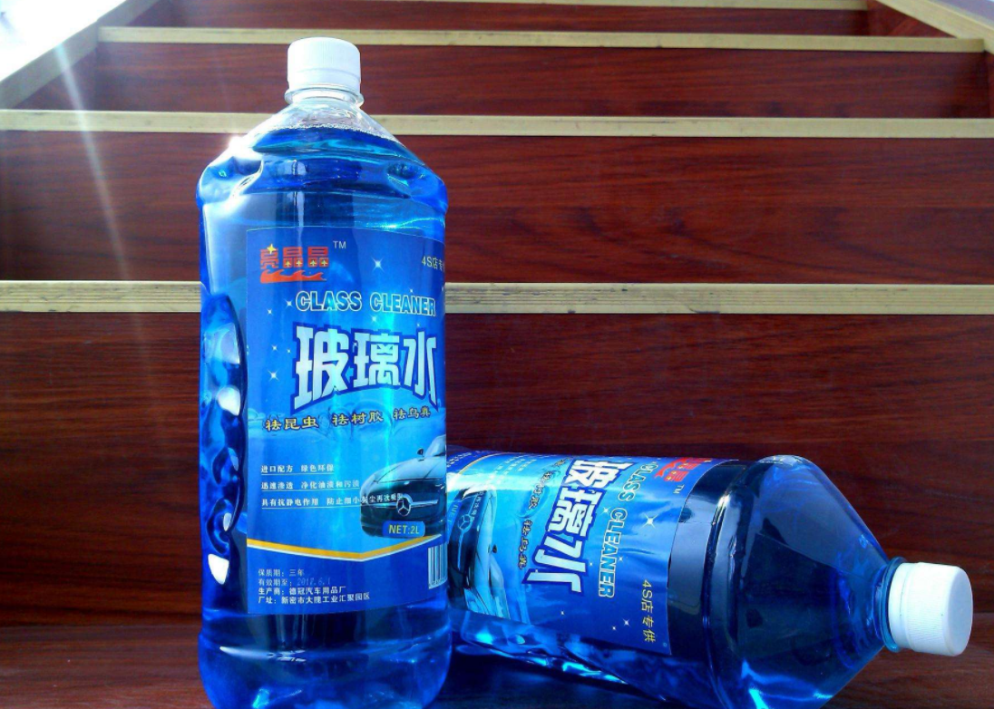 多大个人了，居然还把玻璃水当成矿泉水喝下去了？