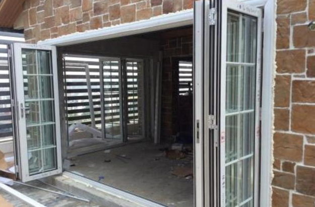 阳台与客厅之间要不要做隔断呢?