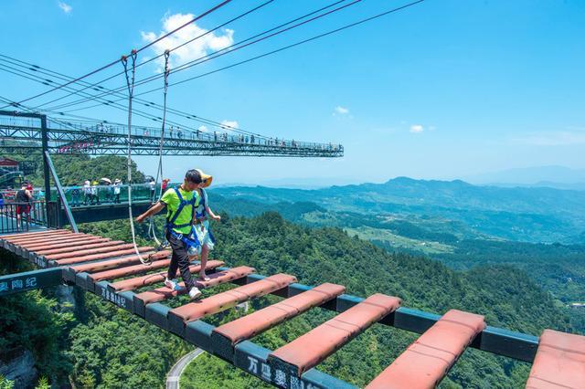 重庆最“危险”的景点, 游客挑战每个项目都需要足够的胆量
