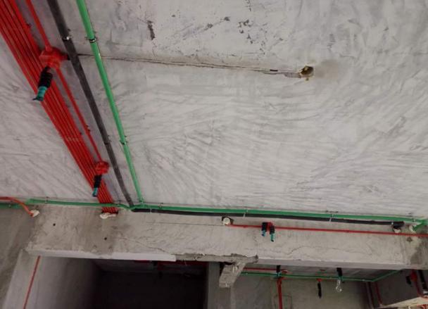 老电工从不在地板里埋电线，想要安全又易维修，这样装才是王道