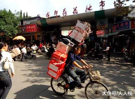 一张11年前的成都房地产广告，看完后我泪崩了