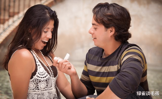 夫妻恩爱才会做的4件事情，表面假装很嫌弃，其实内心很爱