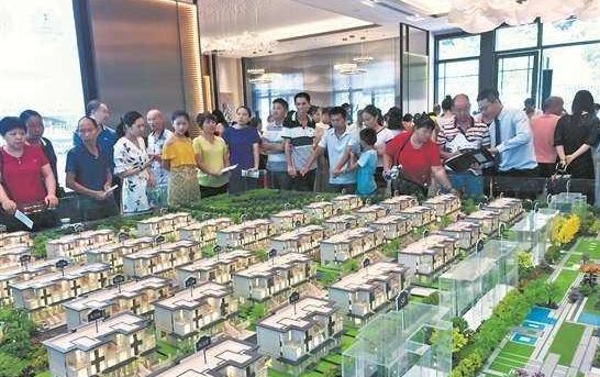 开发商“抢地”热火朝天，党报告诫后果很严重，这回开发商赌对吗