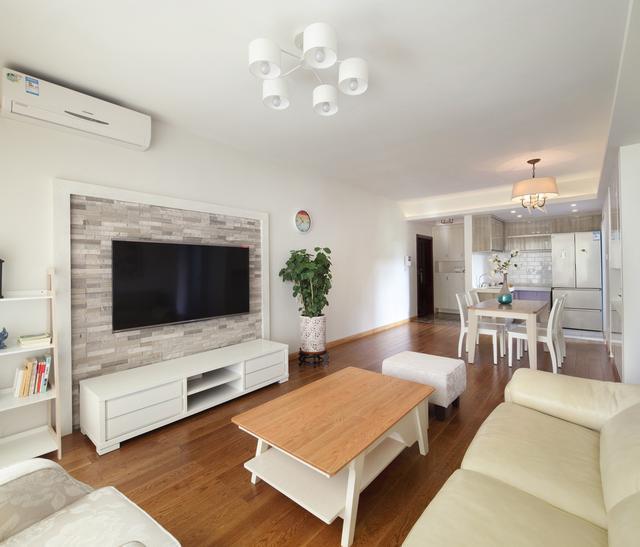 朋友为子女健康新屋只刷了白墙，结果小区业主都抢着问他怎么弄！