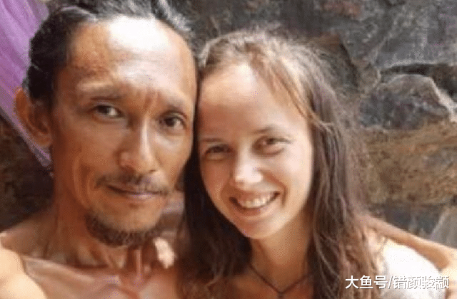 泰国流浪汉住山洞，还有美女环绕左右，“惊动”警察后方知其身份