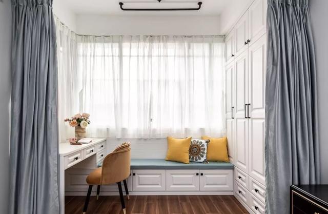 73㎡雅致简美风格两居，餐厅卡座+飘窗+收纳柜设计，超美越实用！