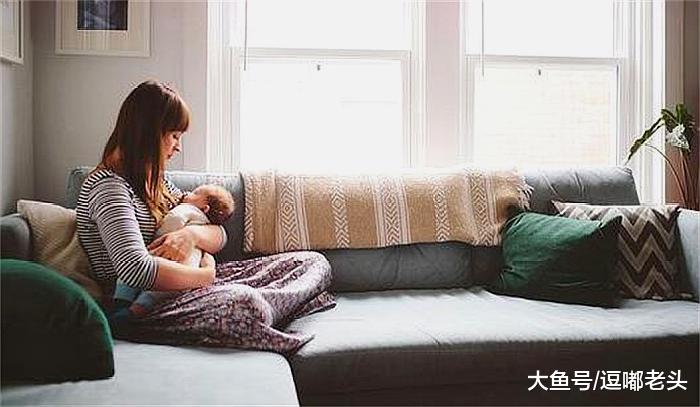 从来不喝汤的狗妈妈，为了孩子，居然大口大口的喝起来