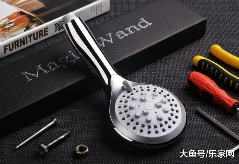 阿姨一语道破！我家洗澡水流小，这里出了问题！