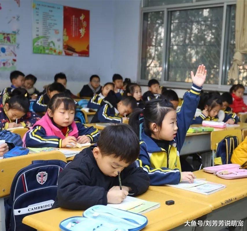 开学季，军人老爸用这种特殊方式送娃上学！