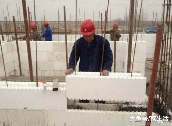 越来越多人自建房不用砖头盖了，现在流行用泡沫，保温又省钱