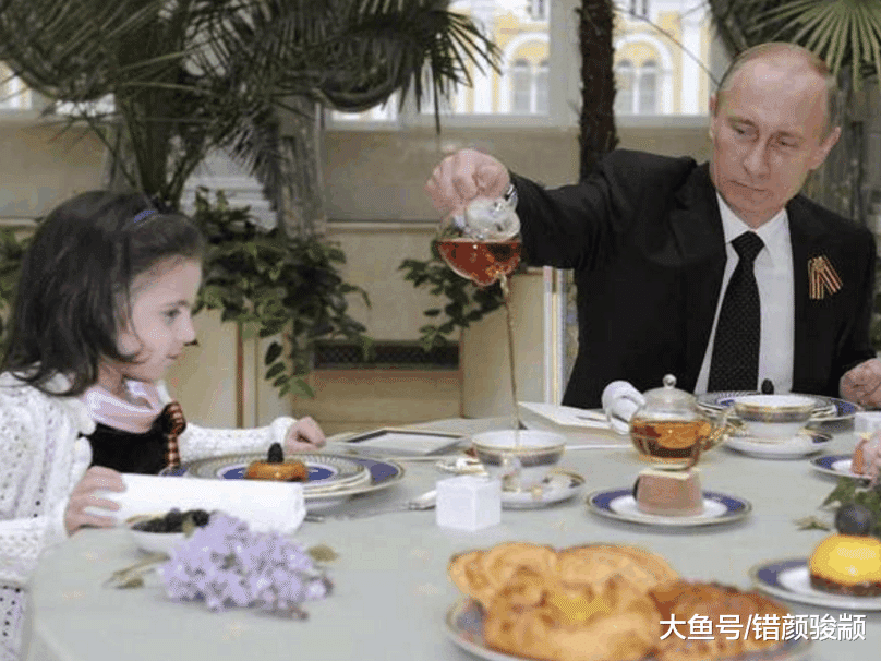 各国领导人吃饭: 普京亲自倒茶, 奥巴马狼吞虎咽, 图4中国的骄傲