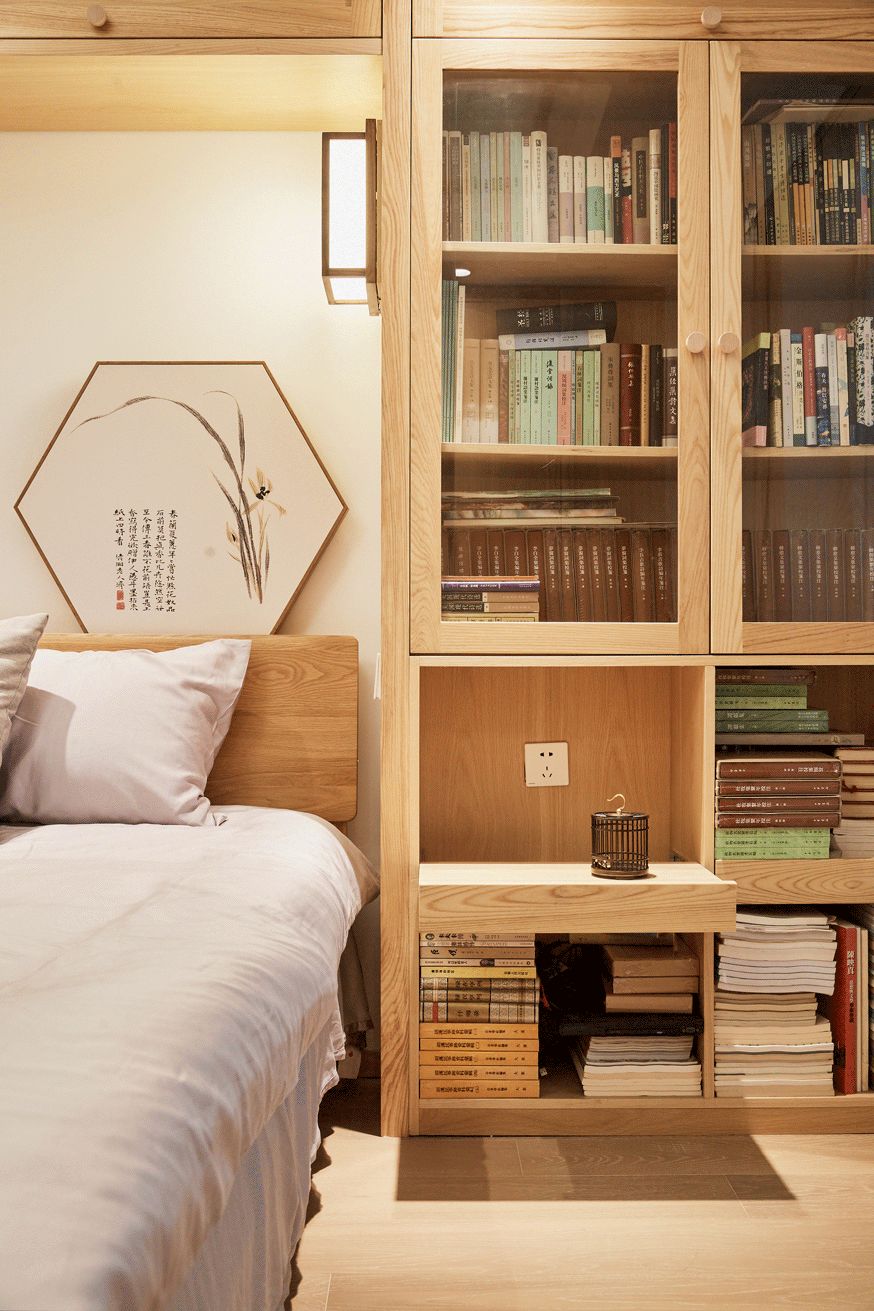 130㎡原木简约，客厅没沙发，满屋是书架，教授家就是不一样！