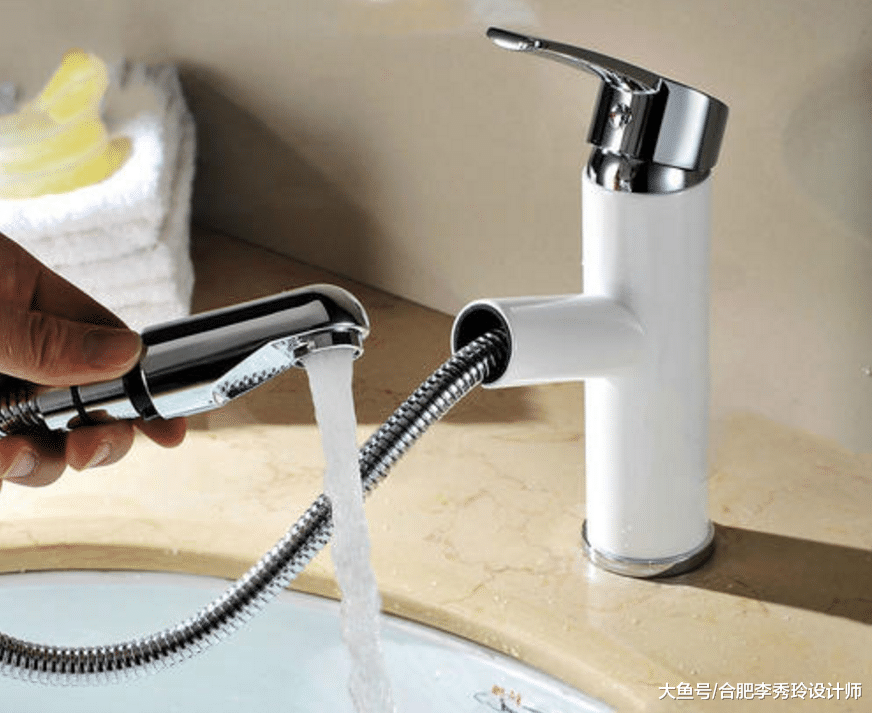 這款日本水龍頭有意思，隨意伸縮像花灑，網友：洗頭再也不用趴著了！