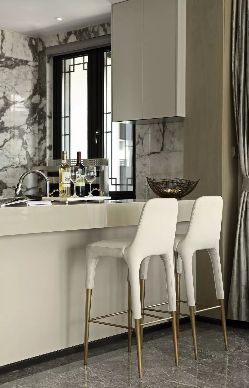 247㎡现代轻奢，素色+圆弧线条，档次优雅！