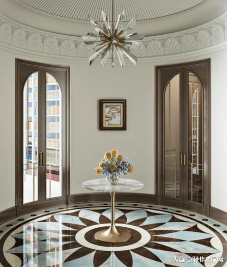 去参观上海的样板间，谁家的床这样放？看着太吓人了